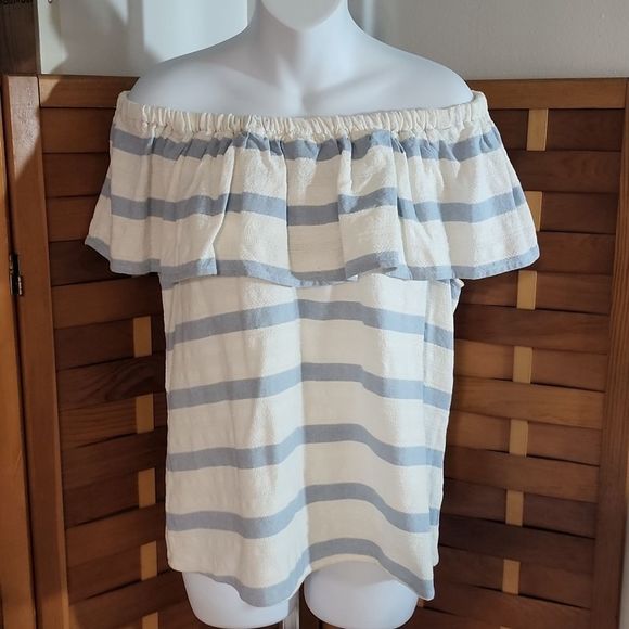 Cato brand off the shoulder blouse. - Picture 1 of 10